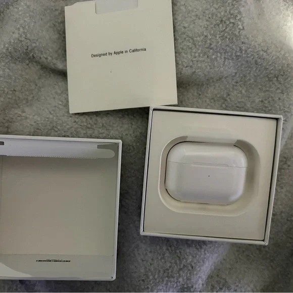 Apple AirPods Pro in White